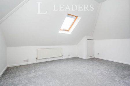 4 bedroom bungalow to rent - Photo 3
