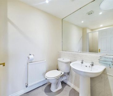 4 bedroom semi-detached house to rent - Photo 5