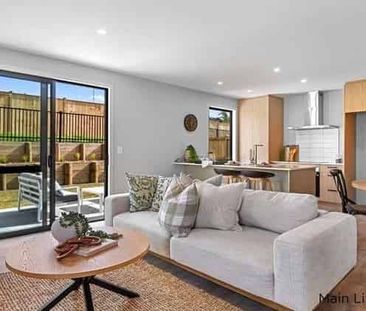 Modern 3-Bedroom Home - Photo 3