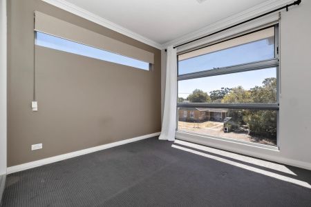 Modern & Low-Maintenance Townhouse for Rent! - Photo 4