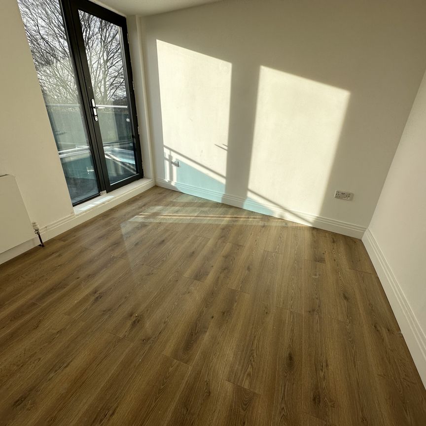 Barge Drive, Greater London, UB2 - Photo 1