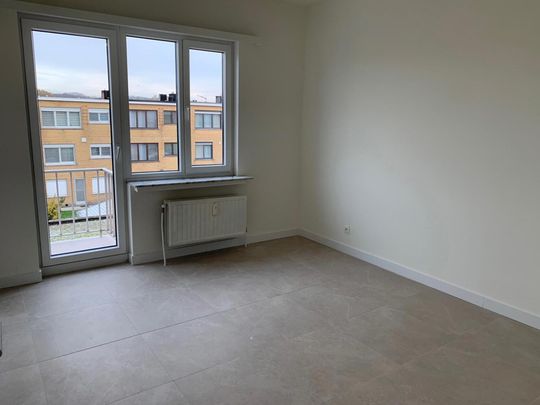 Volledig gerenoveerd 2slpk. app.! - Photo 1