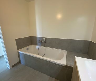 STIJLVOL NIEUWBOUWAPPARTEMENT MET 2 SLAAPKAMERS EN ZONNETERRASSEN –... - Photo 2