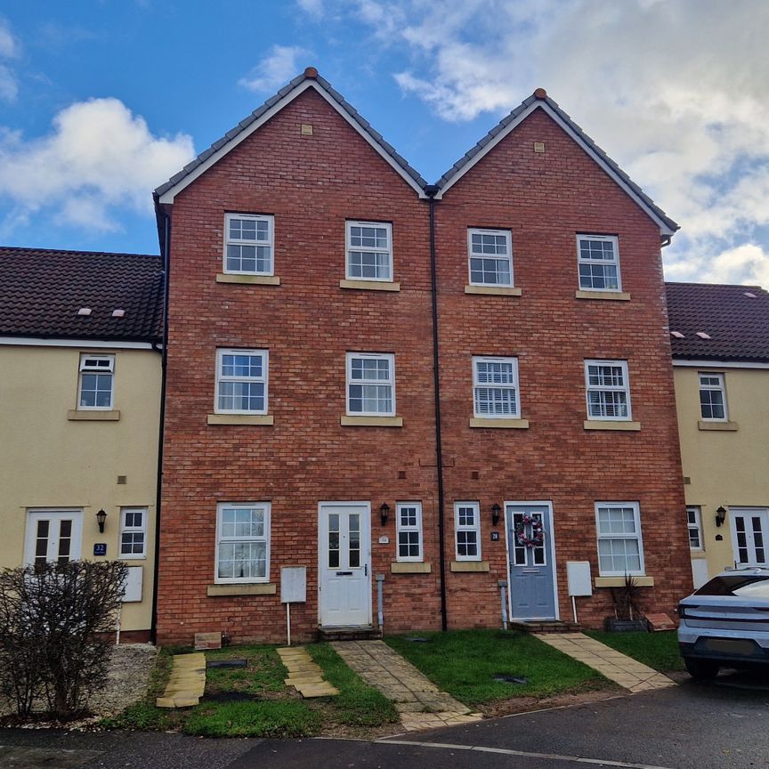 4 bed town house to rent in Roys place, Bathpool - Photo 1