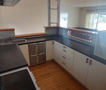 4 Bedroom, Double Garage Home Available - Photo 5