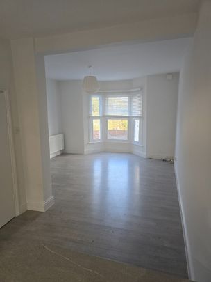 Studio Flat, Glendall Street, SW9 - Photo 1