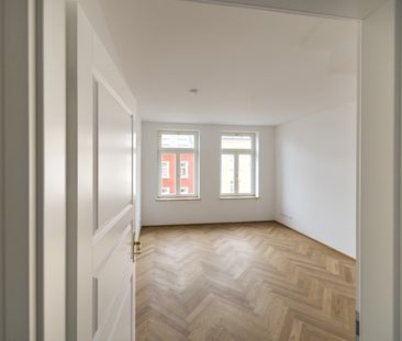 HOFGEBÄUDE – sanierte Wohnung mit Fußbodenheizung, Parkett und Terr... - Photo 4