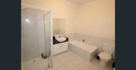 Very Sizeable Townhouse - Photo 4