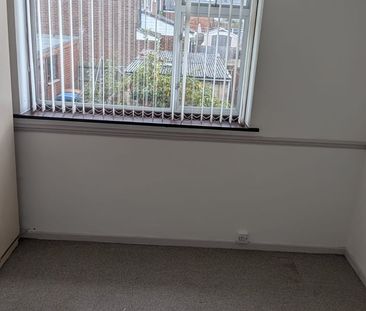 3 Bed Terraced House, Shelfield Close, CV5 - Photo 5