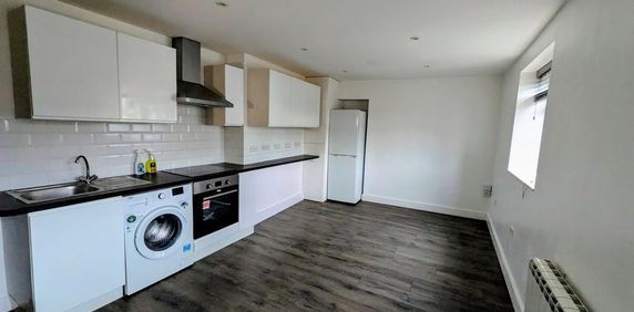 Studio to rent - Photo 2