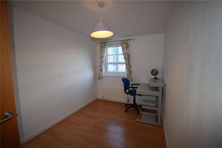 3 bedroom flat to rent - Photo 2