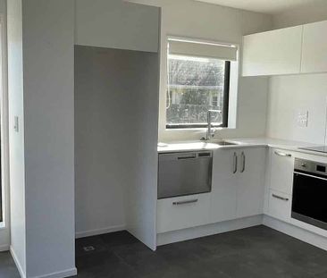 Stylish 1 bedroom house - Photo 2