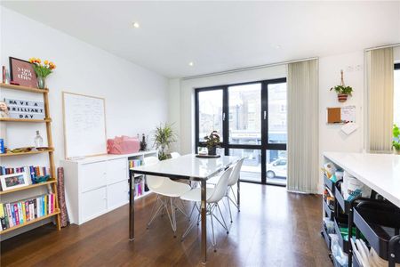 A well-presented two double bedroom apartment in a secure modern development just moments from Upper Street, Highbury & Islington and Angel. - Photo 4