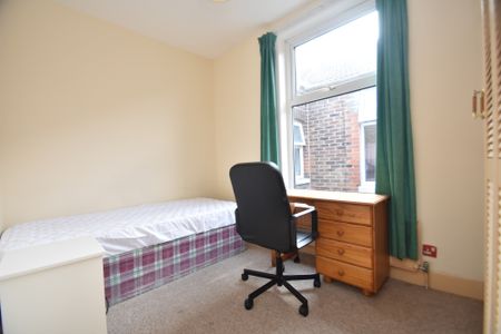 4 bedroom terraced house to rent - Photo 5