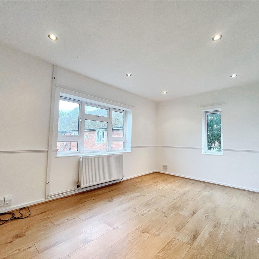 Long Drive, Ruislip, HA4 - Photo 1