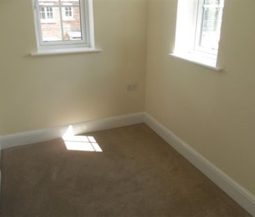 3 bedroom end of terrace house to rent - Photo 3