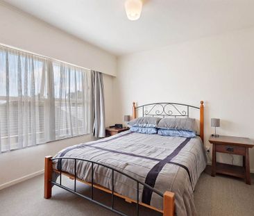 Sunny 2-Bedroom Brick & Tile Home in Glenfield - Photo 6