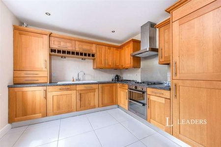 Sandmartin Close, Buckingham, Buckinghamshire, MK18 - Photo 5