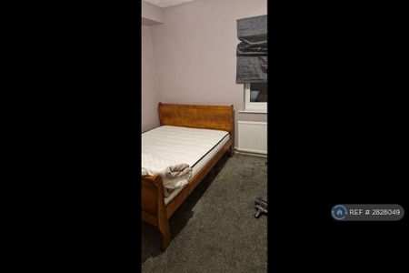 4 bedroom terraced house to rent - Photo 3