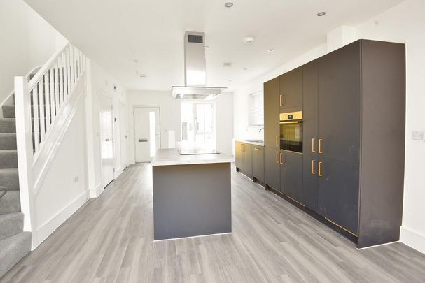 3 bedroom semi-detached house to rent - Photo 1