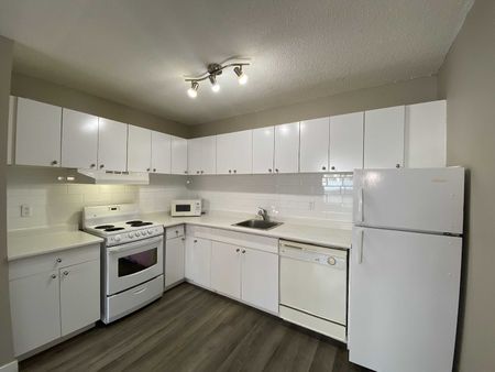 1122 8 Avenue SW, Calgary - Photo 3