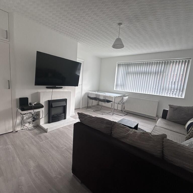 3 bedroom ground floor flat to rent - Photo 1