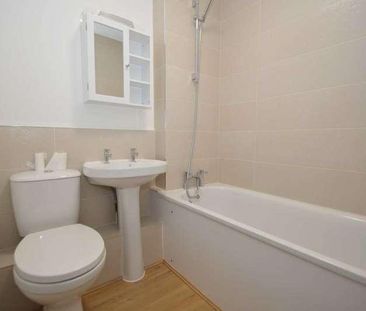 Row Town, KT15 - Photo 3