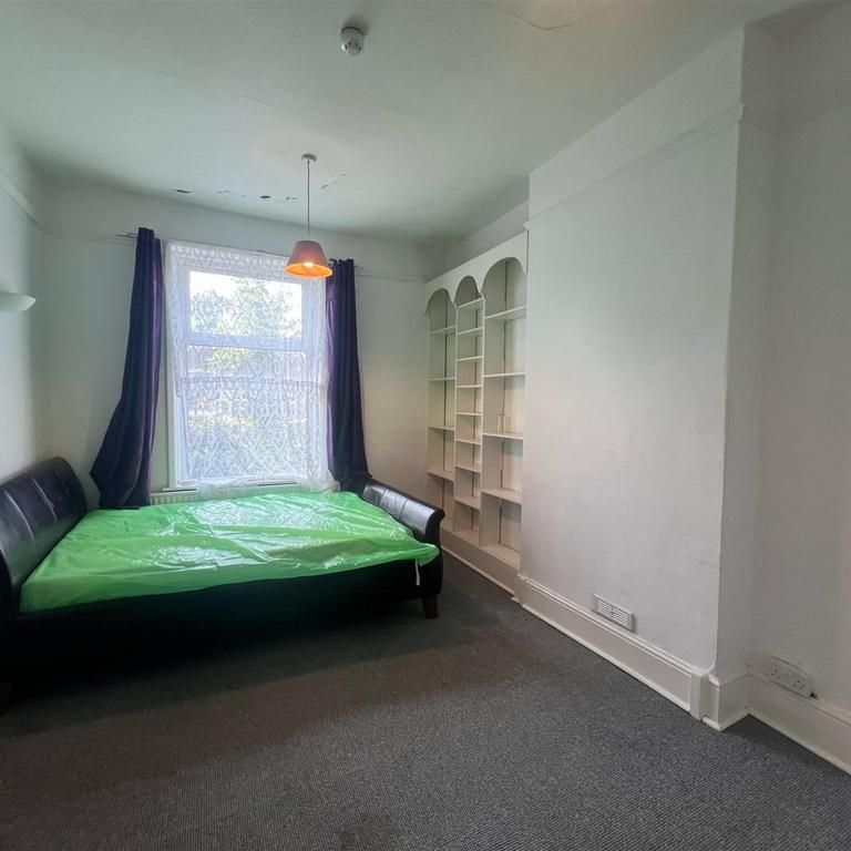 1 bedroom in a house share to rent - Photo 1