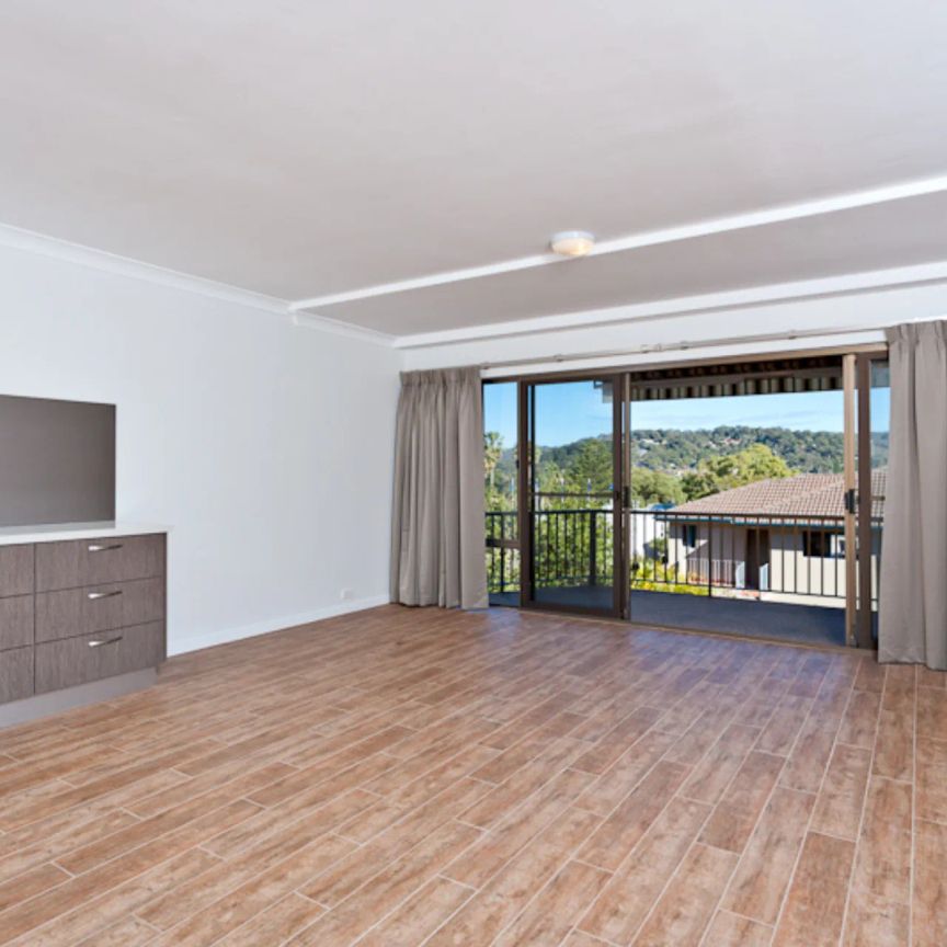 Perfectly Proportioned Newport Apartment - Photo 1