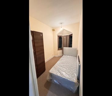 Room in a Shared House, Thornton Road, IG1 - Photo 2