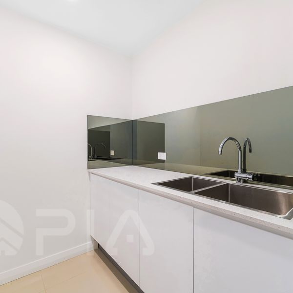 Nearly New Modern Spacious Apartments Available - Photo 1