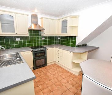 2 bedroom semi-detached house to rent - Photo 5