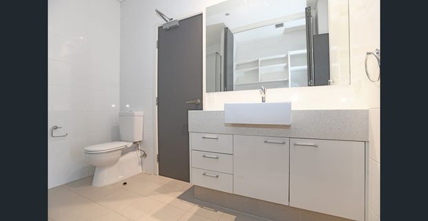 SUPERBLY APPOINTED EXECUTIVE APARTMENT - Photo 1