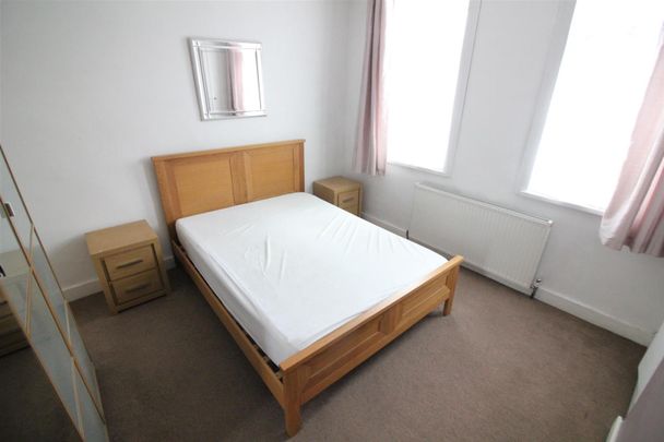 Myrtle Road, Hounslow - Photo 1