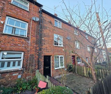 3 bedroom terraced house to rent - Photo 1