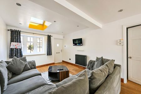 3 Bed Detached House, Buckingham Drive, LU2 - Photo 3