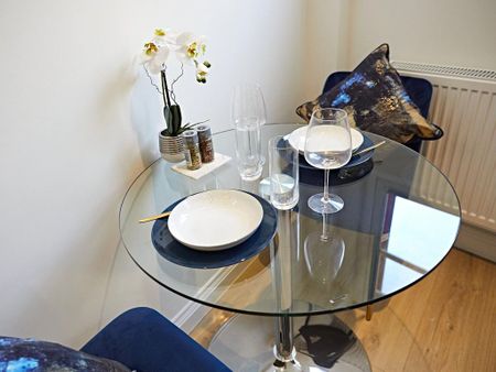 2 bedroom apartment to rent - Photo 2