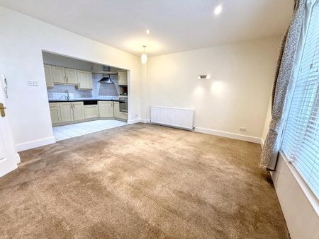 28 Lisburn Square, Lisburn, BT28 1TS - Photo 4