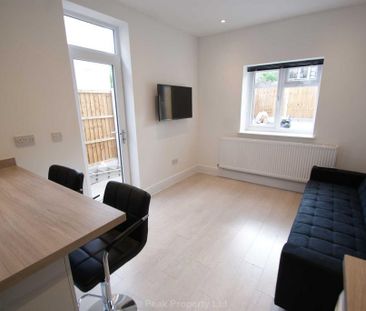 1 bedroom in a house share to rent - Photo 1