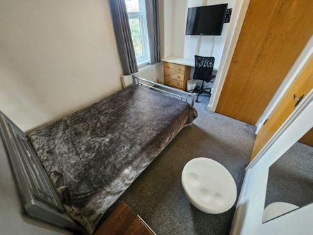 4 bedroom terraced house to rent - Photo 4