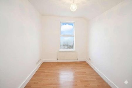 Hainault Road, Romford, RM5 - Photo 4