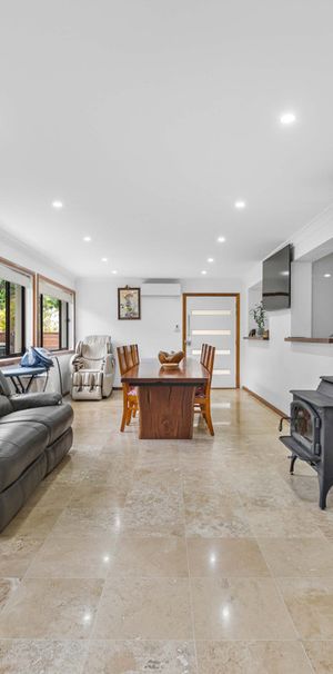 SPACIOUS 3 BEDROOM HOUSE - Photo 1