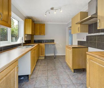 3 bedroom semi-detached bungalow to rent - Photo 6