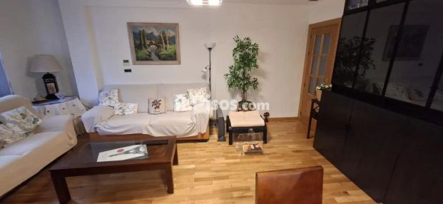 Piso en alquiler en Calle Virgen del Rocío - Photo 1