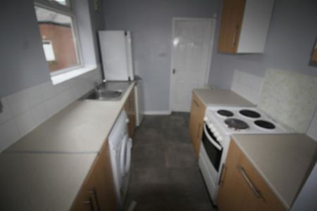 3 bedroom flat to rent - Photo 3