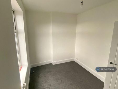 3 bedroom end of terrace house to rent - Photo 3