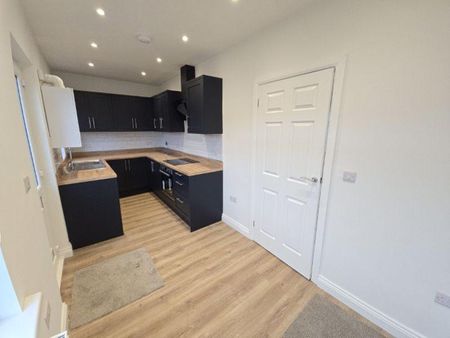 3 bedroom terraced house to rent - Photo 5