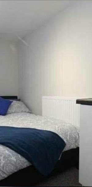 1 bedroom in a house share to rent - Photo 1