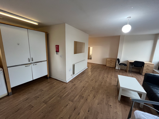 Studio to rent - Photo 1