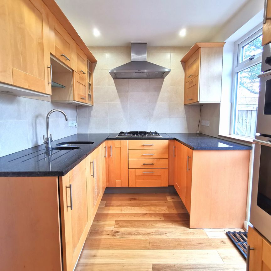 Stunning 2 Bed Garden Flat - Photo 1